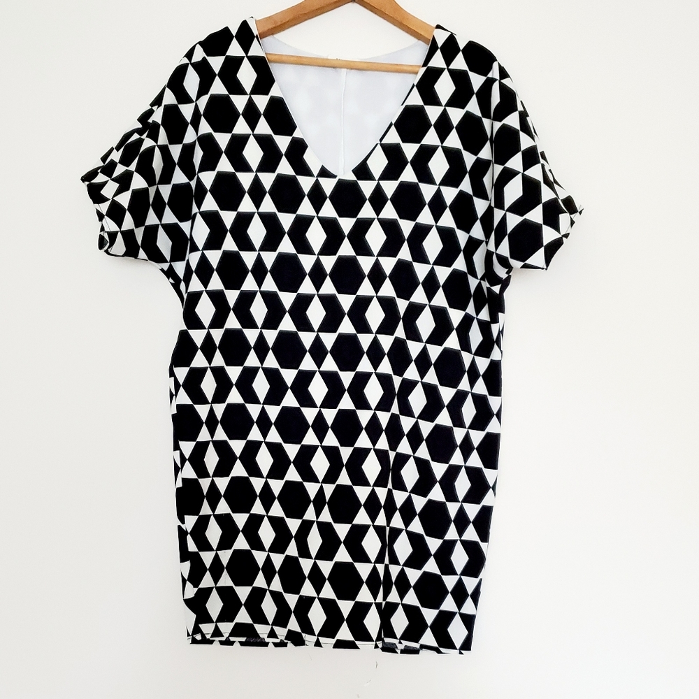 Everly black & white geometric print shirt dress - Picture 1 of 5